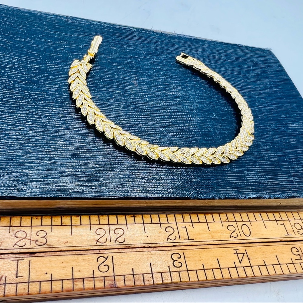 Vintage leafy gold tone rhinestone bracelet estate costume jewelry 7” - Picture 9 of 14